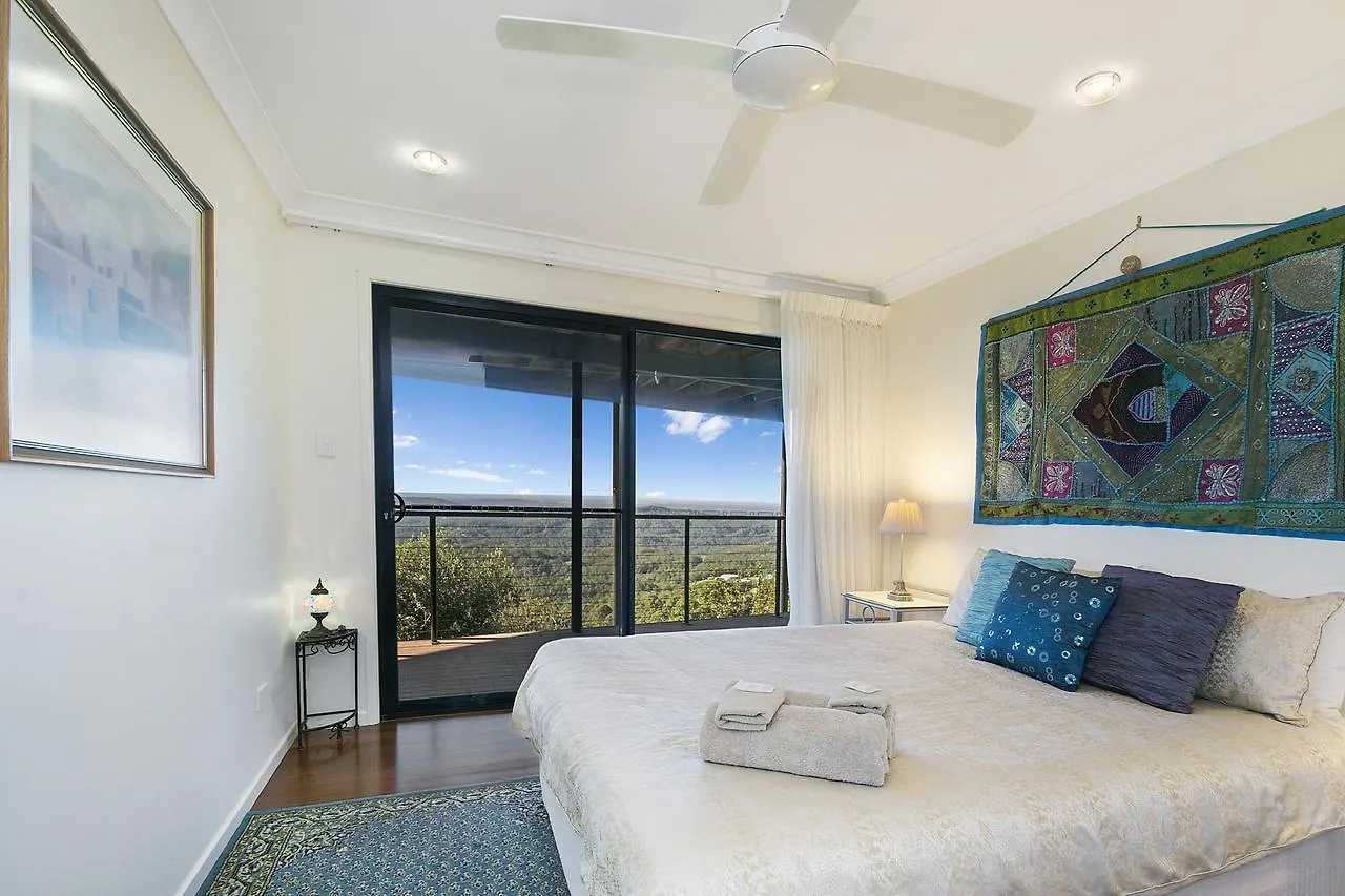 Rainbow'S End Villa Montville