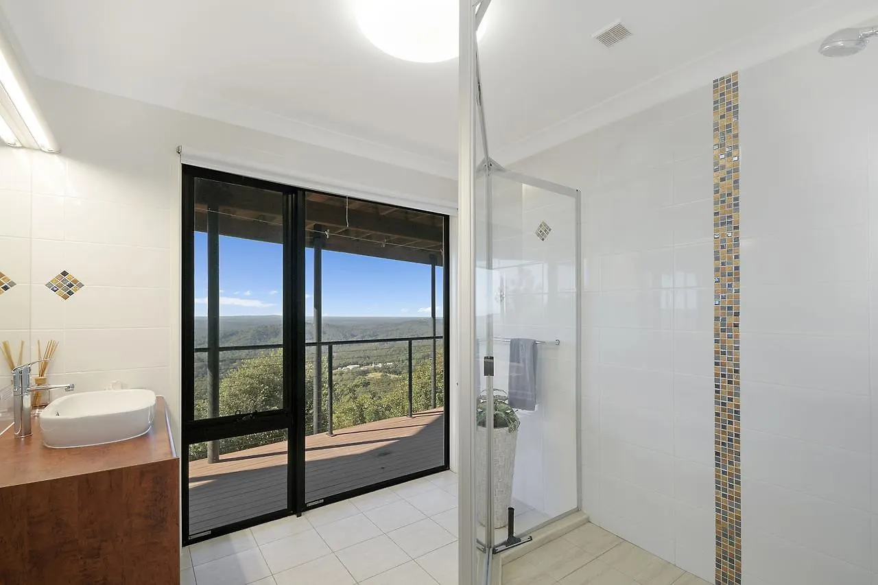 Rainbow'S End Villa Montville